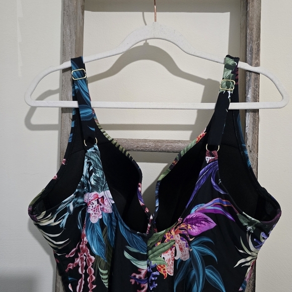 ⭐️40% Off⭐️ Terra & Sky Plus Tropical Floral Molded Cup One-piece Swimsuit - Picture 9 of 16